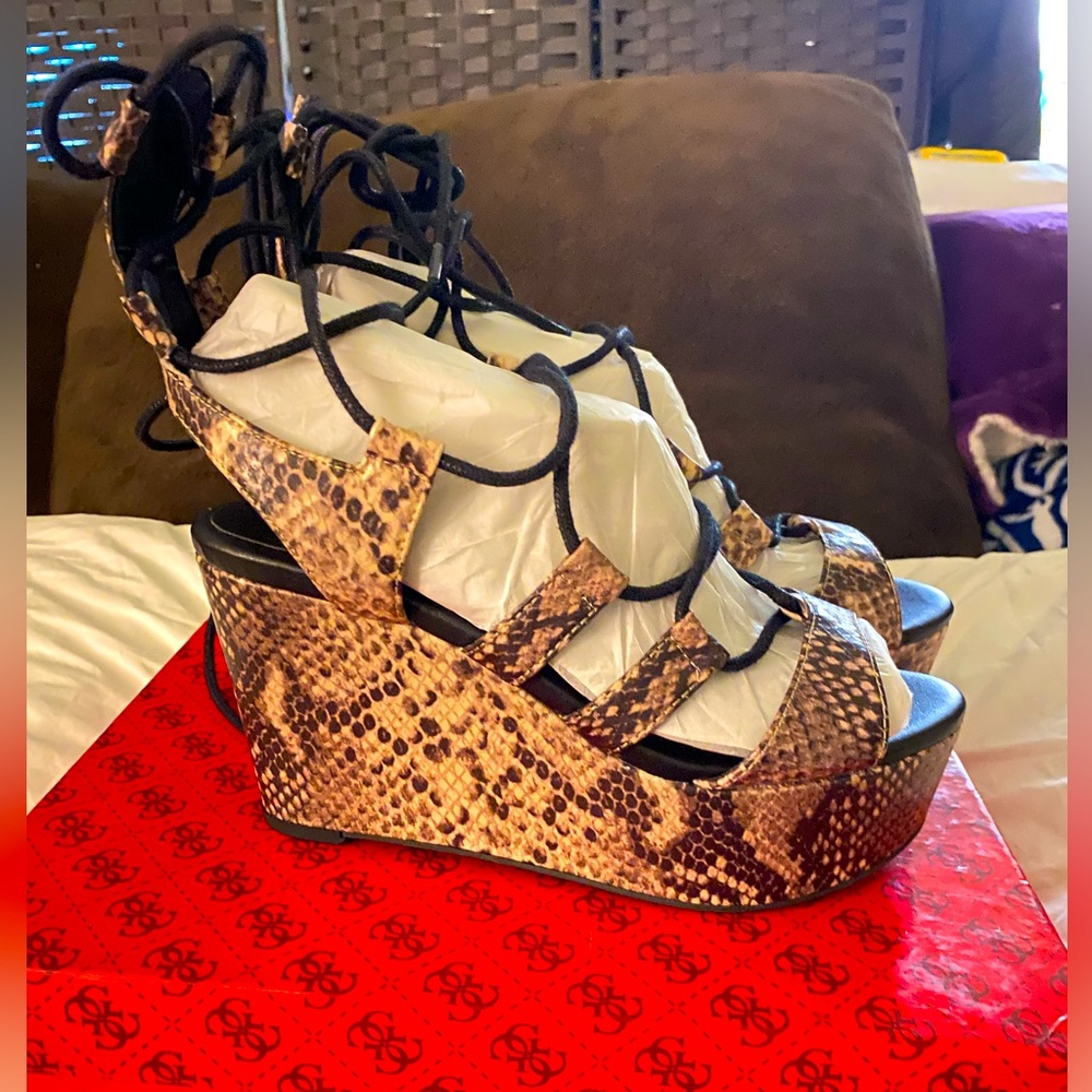 GUESS Denaya platform lace up sandals w/ python snake print women Size 6 BNIB!